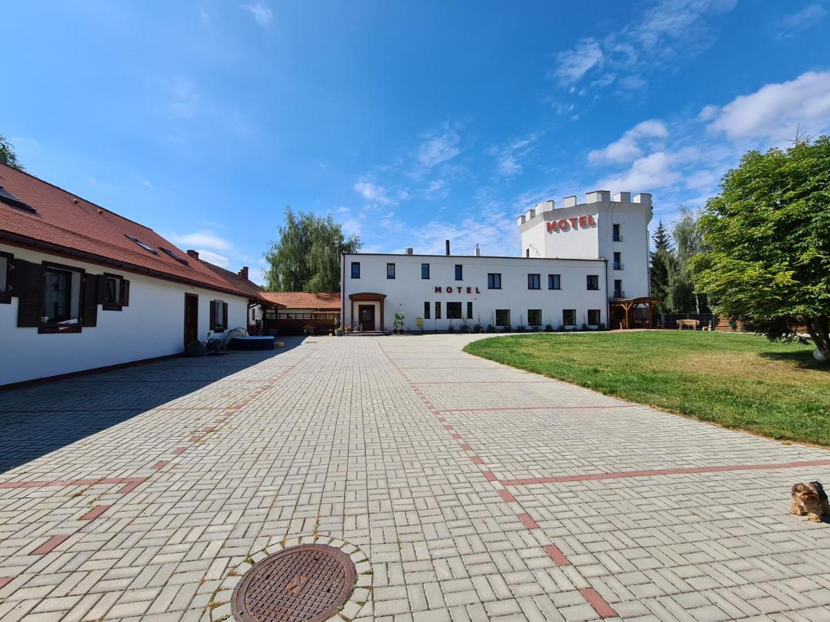 Motel I Restauracja "Pod Baszta" Naglowice Eksteriør bilde