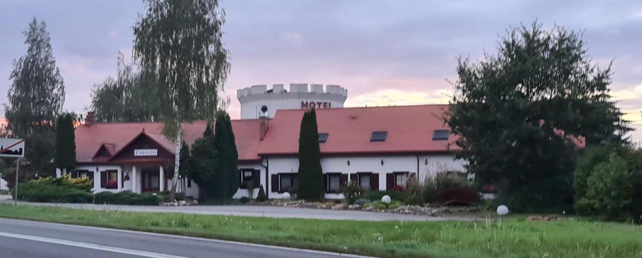 Motel I Restauracja "Pod Baszta" Naglowice Eksteriør bilde