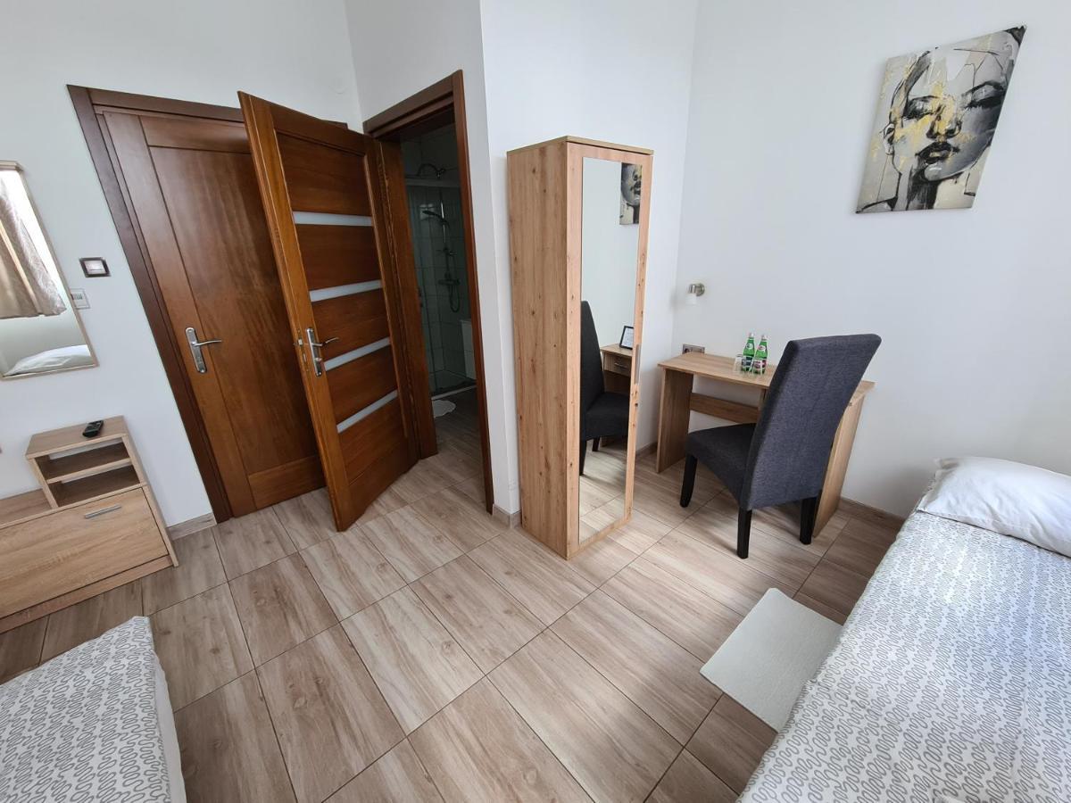 Motel I Restauracja "Pod Baszta" Naglowice Eksteriør bilde